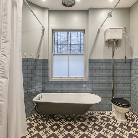 Refresh yourself with a post-sightseeing bubble bath in the wet room