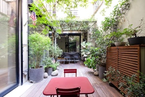 Petite Oasis image 1