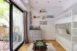 Petite Oasis image 12