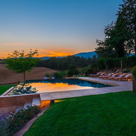 Admire the memorable Tuscan sunsets from your terrace