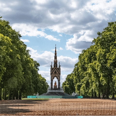 Start your day with a refreshing stroll through Kensington Gardens