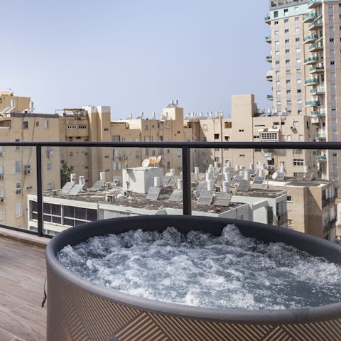 Unwind in the hot tub with a glass of something sparkling in hand 