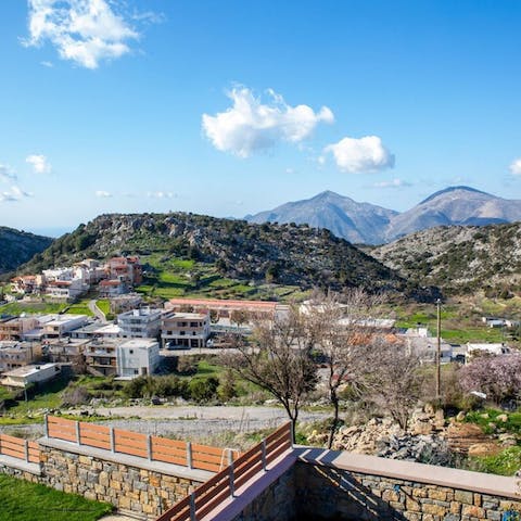 Stay in Zoniana, close to the historic mountain of Psiloritis