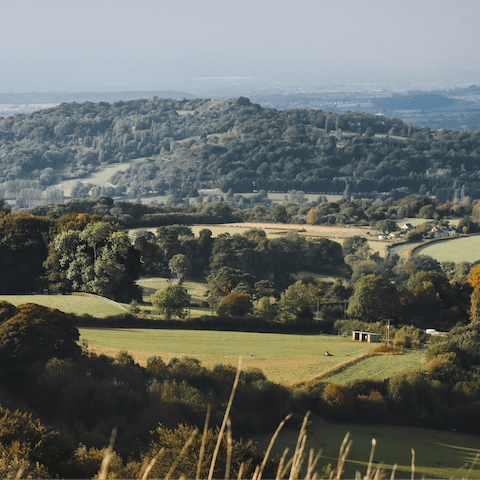 Follow hiking trails through the surrounding Cotswold countryside 