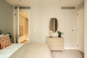 Mayfair Charm image 9