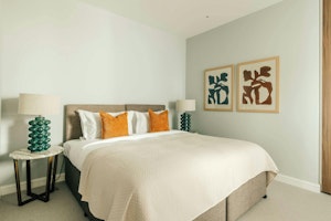 Mayfair Charm image 2
