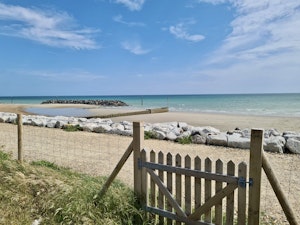 Beach & Gold image 12