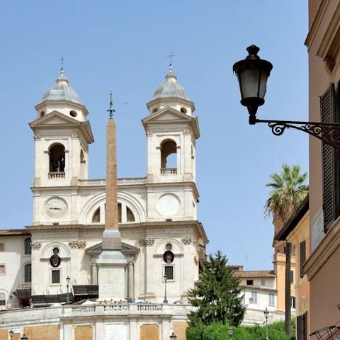 Walk to the Spanish Steps and Piazza di Spagna in less than ten minutes