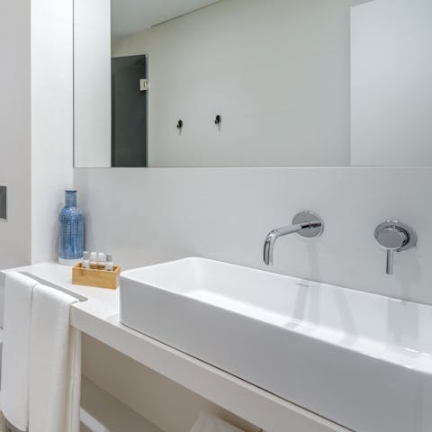 Get ready in the modern bathroom for an evening out in Porto