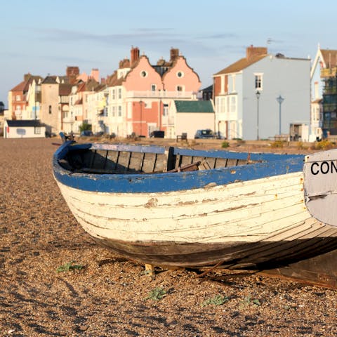 Visit the picturesque Suffolk coast – you'll find the charming seaside town of Aldeburgh an hour away