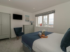 Golden Quay image 15