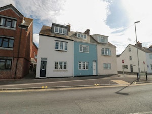 Golden Quay image 6