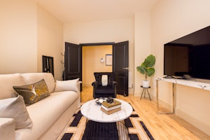 London Muse image 10