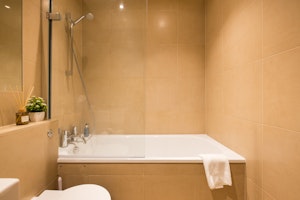 London Muse image 7