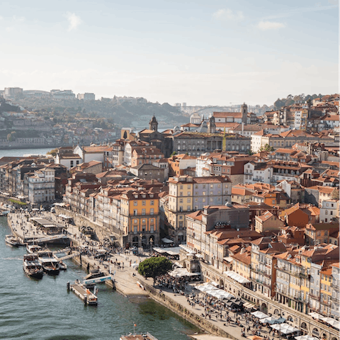 Enjoy your stay at the heart of Porto with the historic  Old Town at your doorstep 
