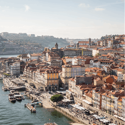 Enjoy your stay at the heart of Porto with the historic Old Town at your doorstep