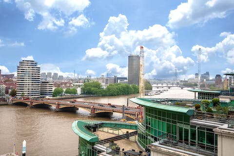 Overlook the Thames River from your balconies