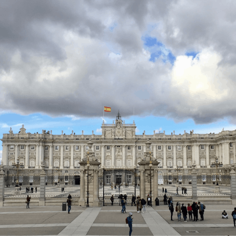 Take some photos of the nearby Royal Palace