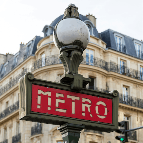 Explore the iconic sights of central Paris – all within easy reach