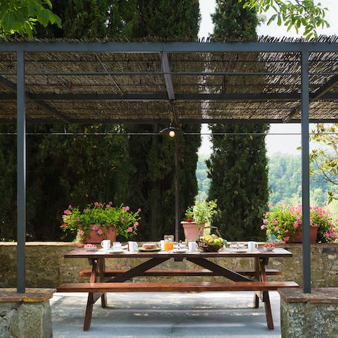 Dine out in the Tuscan sunshine