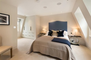 Regal Elegance image 11