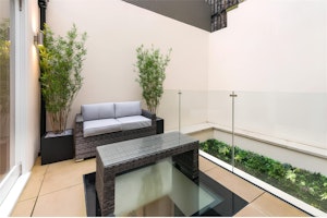 Regal Elegance image 3