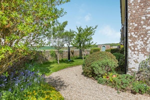 Dorsetian Retreat image 11