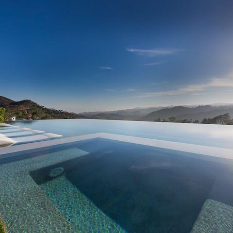 Recline in the Jacuzzi or paddle about elegantly in the infinity pool