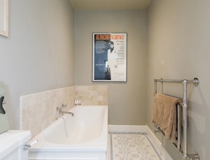 Sussex Farmhouse image 9