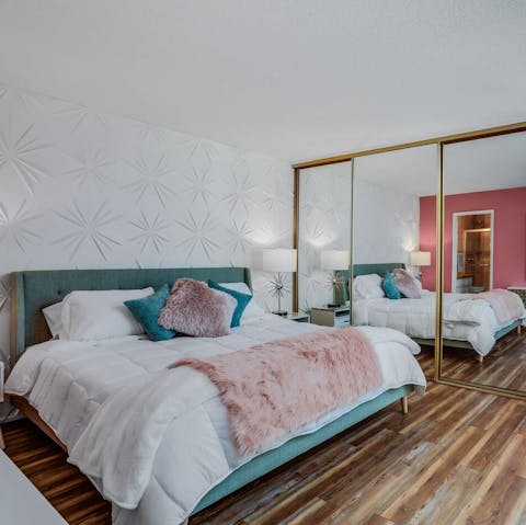 Sleep soundly in the beautiful Marilyn Monroe-inspired bedroom