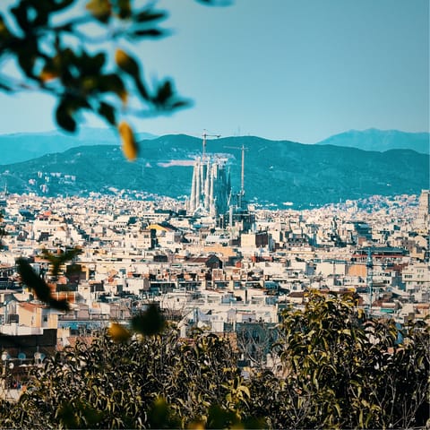 Stay in the heart of this beautiful city – La Sagrada Familia is just a fifteen-minute walk away