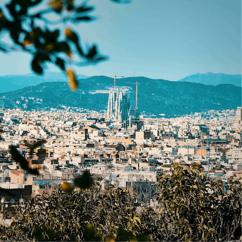 Stay in the heart of this beautiful city – La Sagrada Familia is just a fifteen-minute walk away