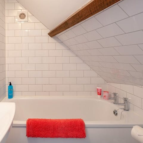 Soak away the day's stresses in the bathtub