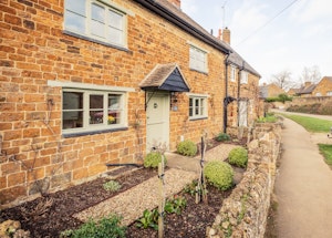 Adderbury Glow image 9