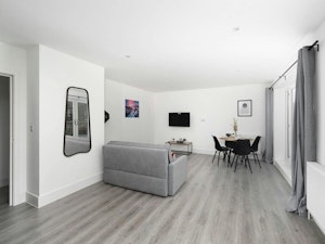 Enfield Modern image 7