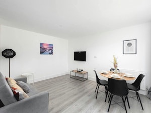 Enfield Modern image 5