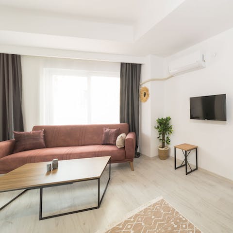 Put your feet up and relax in the light-filled living space after a productive day's sightseeing