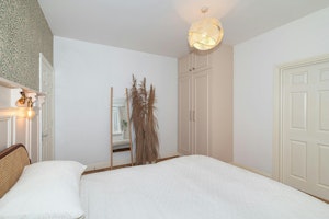 Morning in Streatham image 3