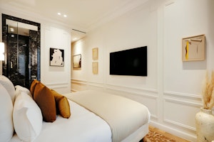 The Golden Heart of Paris image 11