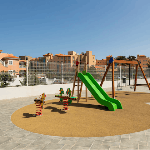 Let the little ones entertain themselves for hours in the play area while you keep an eye on them from the pool