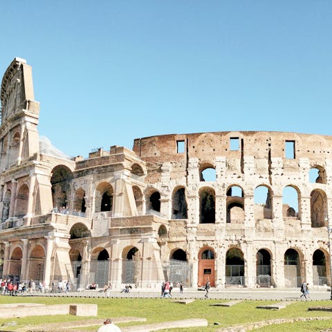 Be within a seven-minute walk of the mighty Colosseum