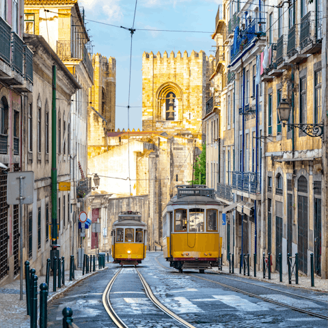 Explore Lisbon's most iconic sights from your Baixa home, including São Jorge Castle – a twelve-minute walk away 
