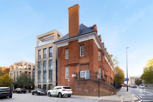 Battersea Retreat image 6