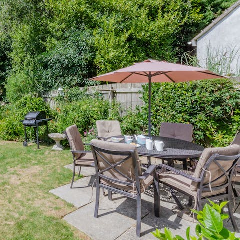 Perfectly equipped garden for alfresco dining