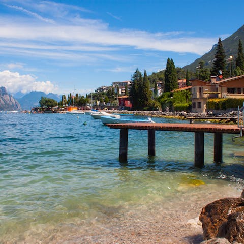 Get to know  Lake Garda by visiting Spiaggia Toscolano minutes away
