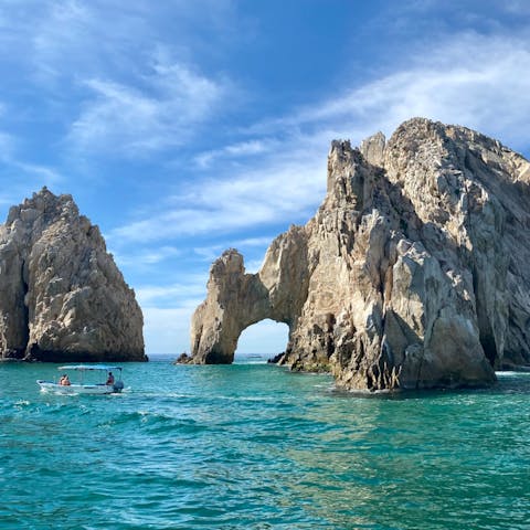 Discover the idyllic sandy beaches and ocean bays of Los Cabos