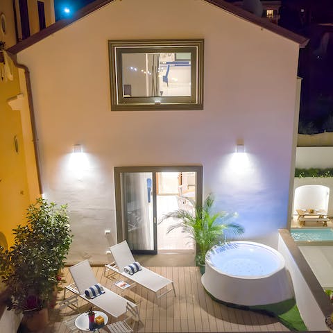 Wind down for the evening in the outdoor Jacuzzi bath