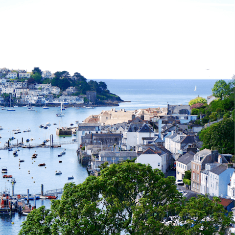 Take the refreshing stroll to the vibrant harbour of Fowey