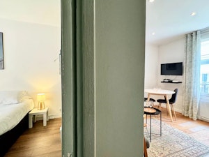 Elegant Avenue image 8