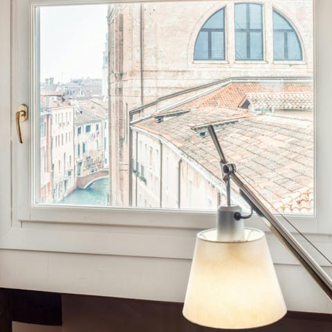 Watch the gondolas passing by on the canal 